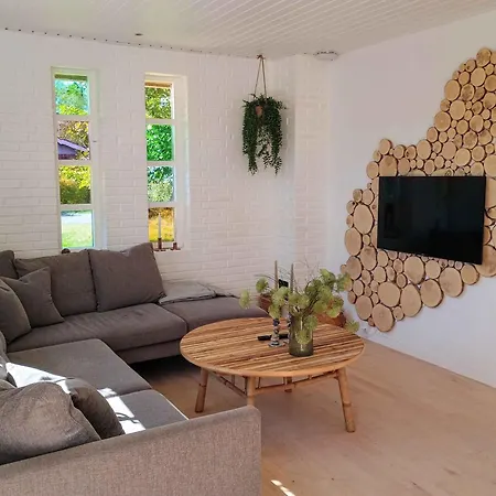 Villa Family-friendly Near Forest Harbour *